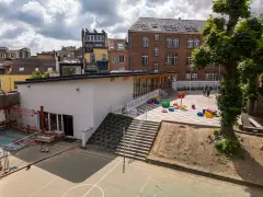 A new section has been added to Katoba primary school near Brussels, with a combination of concrete, wood, glazing and a ceramic tile facade