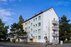 In the course of the energetic retrofit of its existing buildings in Mainzer Landstraße Frankfurt, Germany, the housing association greened the gable sides of each of four building blocks with Sto's external wall insulation and cable trellis for living green facades